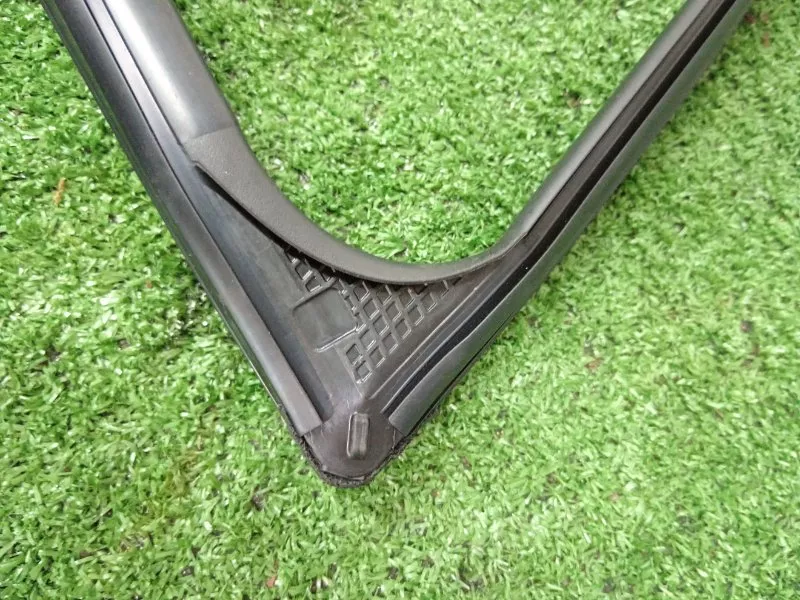 Уплотнитель стекла двери