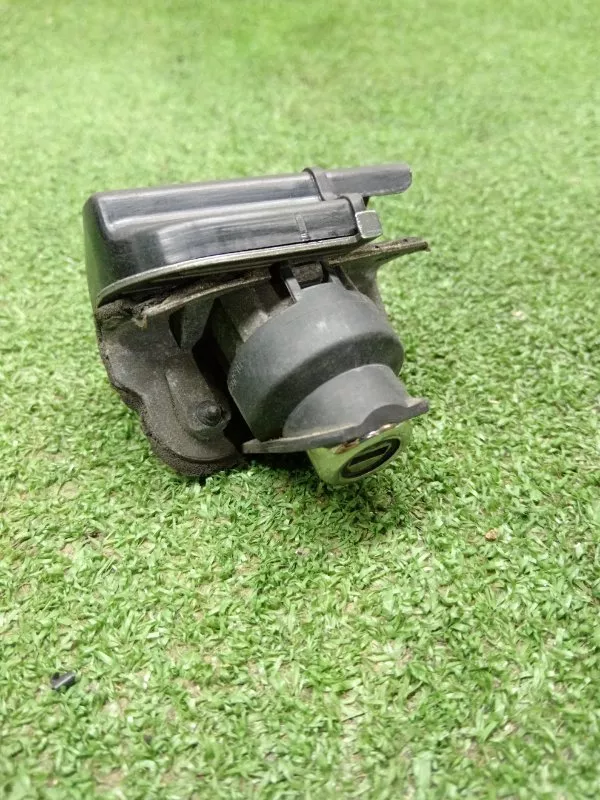 Личинка замка багажника