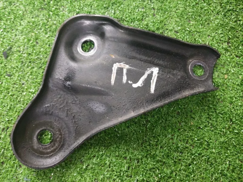 Крепление балки подвески