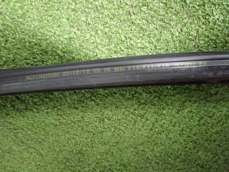 Уплотнитель стекла двери