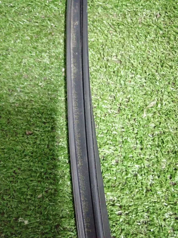 Уплотнитель стекла двери