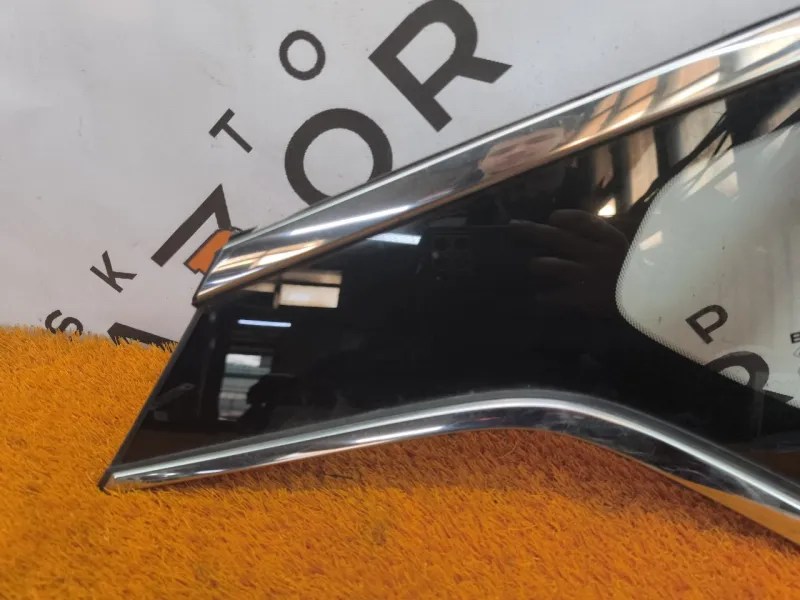 Форточка задняя