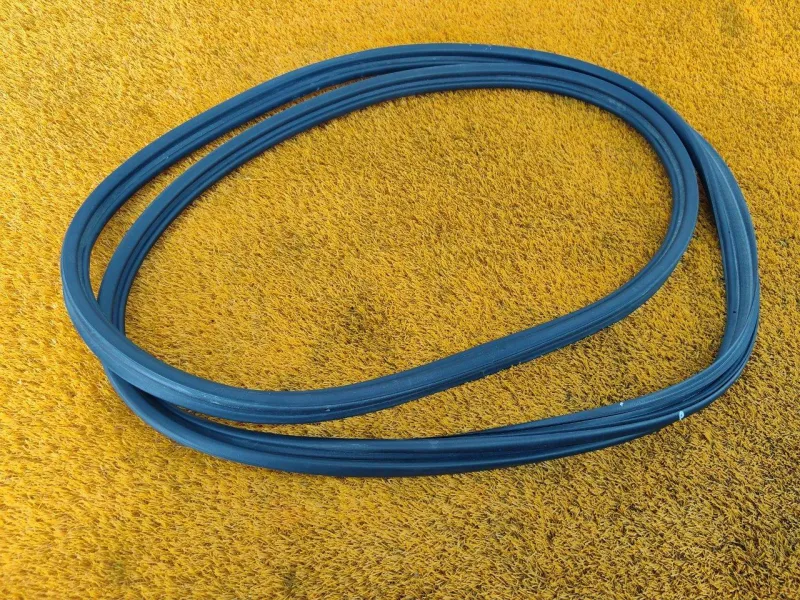 Уплотнитель багажника