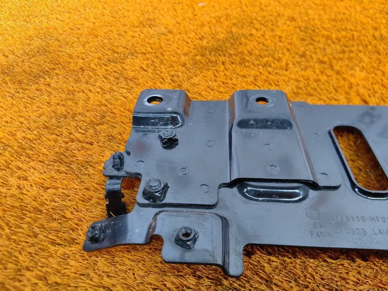 Кронштейн АКБ