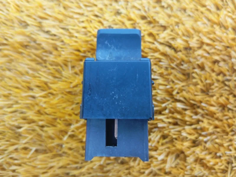 Кнопка стеклоподъемника