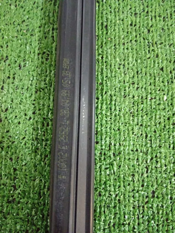 Уплотнитель стекла двери