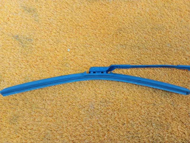 Поводок стеклоочистителя лобового стекла