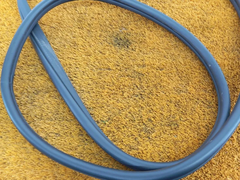 Уплотнитель проема двери