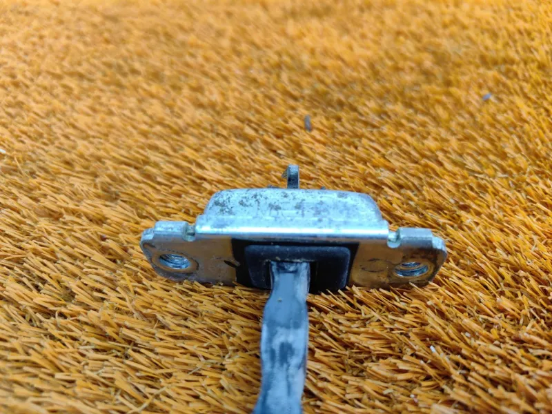 Ограничитель двери