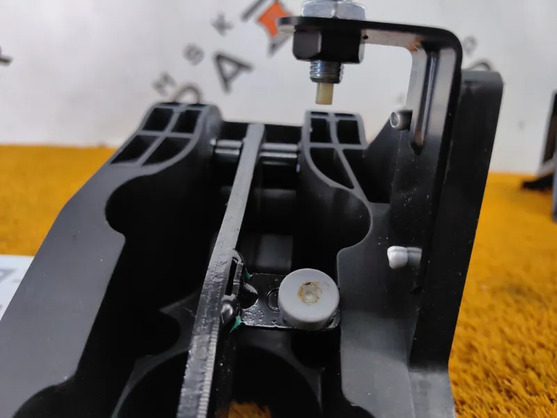 Педаль тормоза