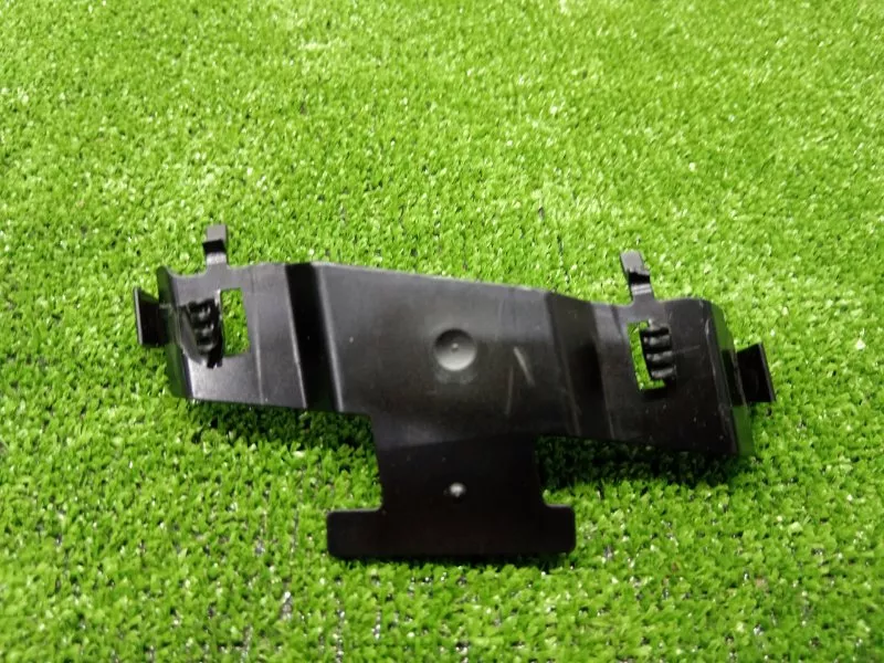 Кронштейн обшивки стойки