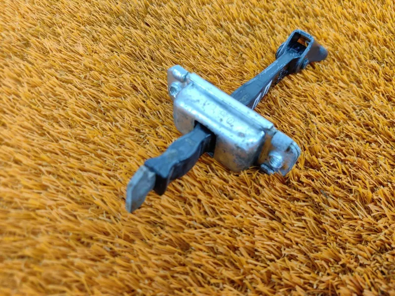 Ограничитель двери