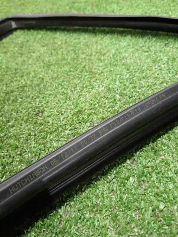 Уплотнитель стекла двери