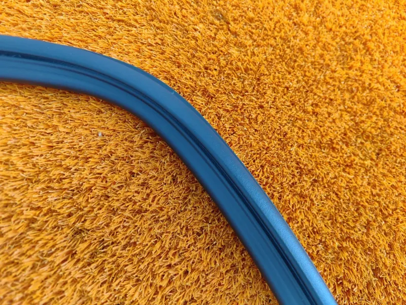 Уплотнитель проема двери