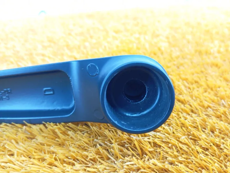 поводок стеклоочистителя