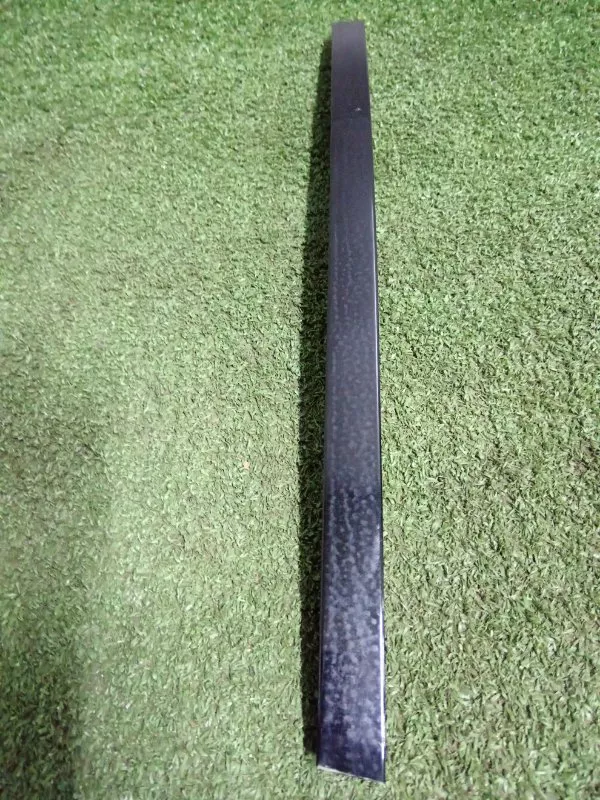 Направляющая стекла двери