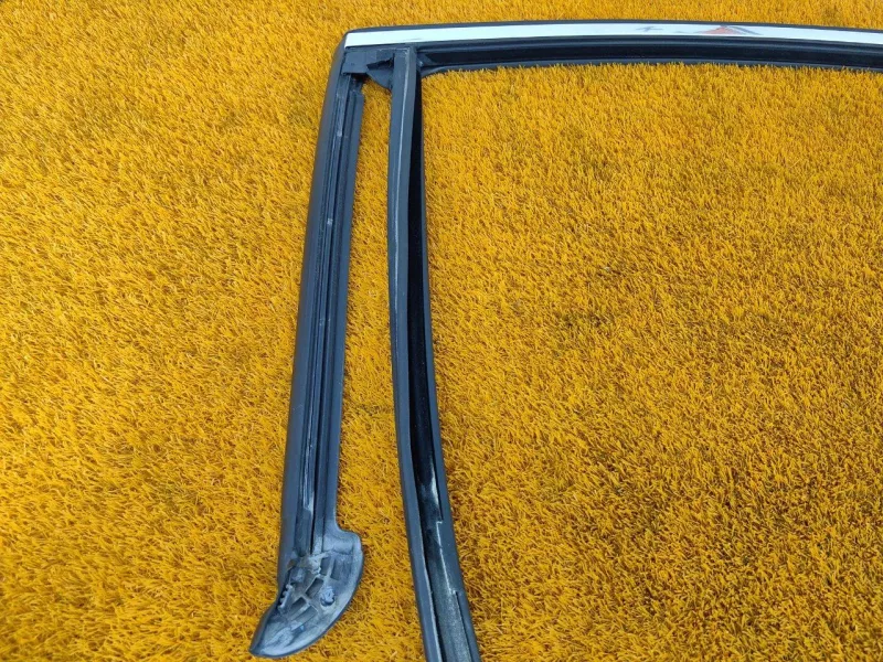 Уплотнитель стекла двери