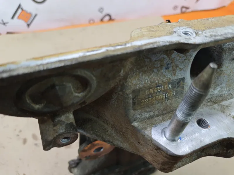 Крышка двигателя передняя