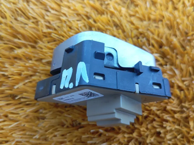 Кнопка центрального замка