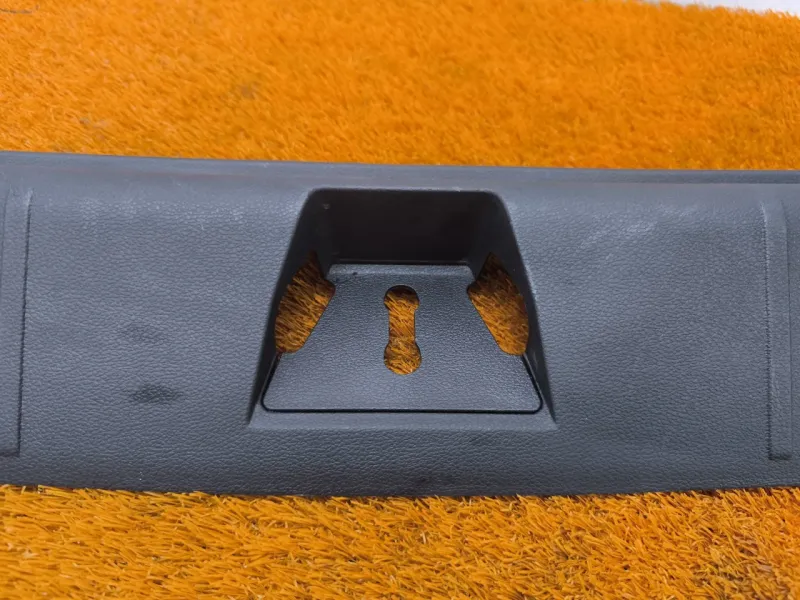 Накладка замка багажника