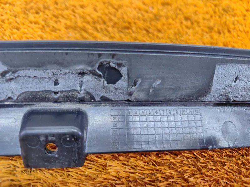 Накладка крышки багажника