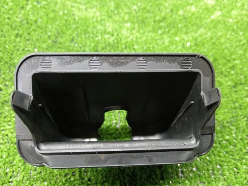 Накладка замка багажника