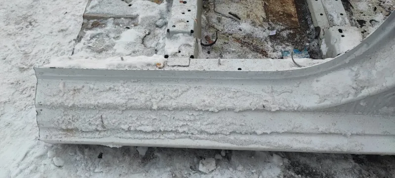 Порог с центральной стойкой