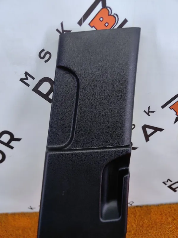 Обшивка центральной стойки