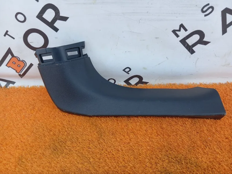 Обшивка крышки багажника