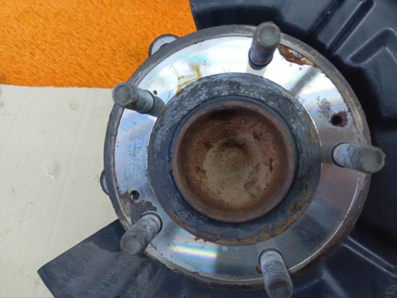 Кулак поворотный