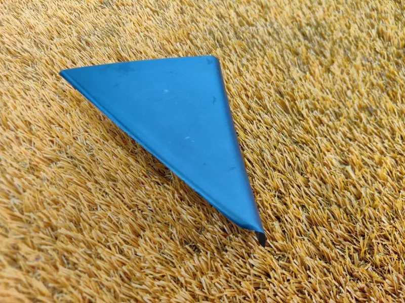 Уголок двери