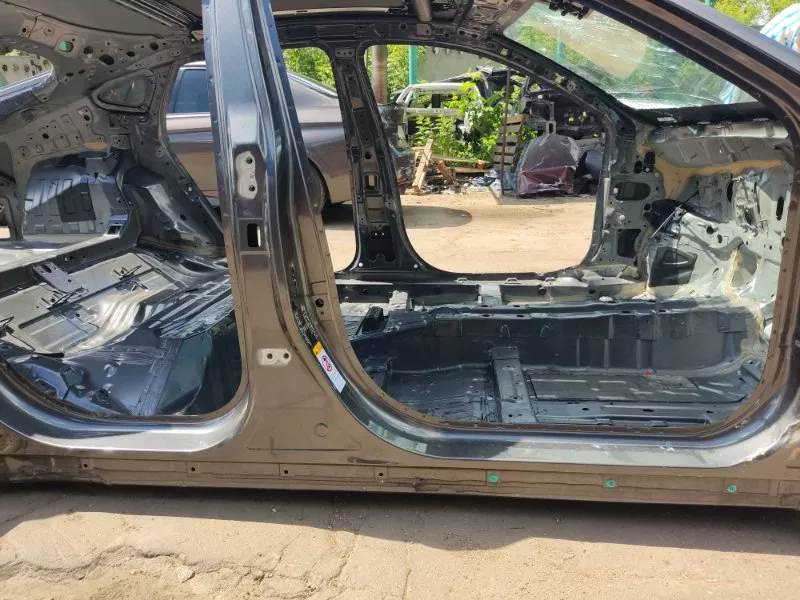 Порог с центральной стойкой