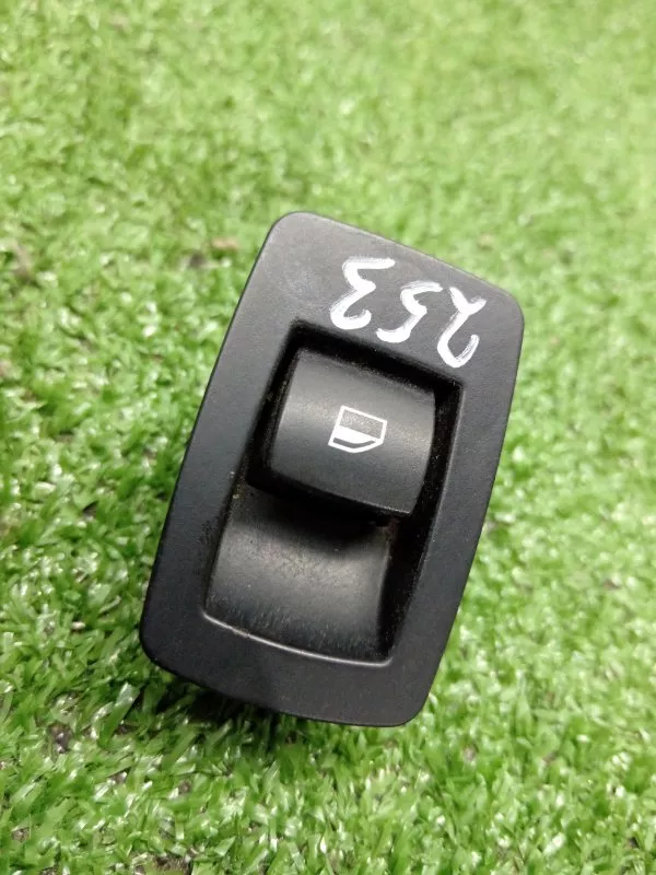 Кнопка стеклоподъемника