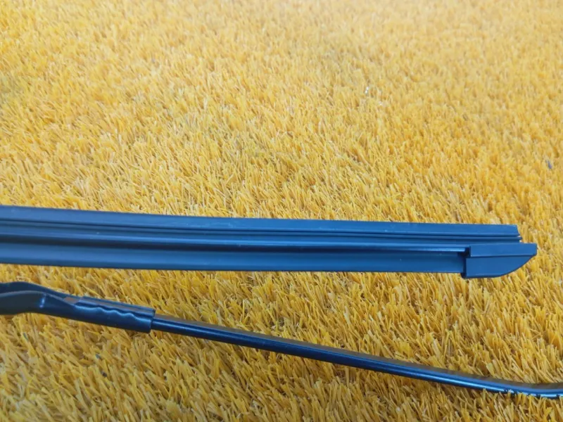 Поводок стеклоочистителя лобового стекла