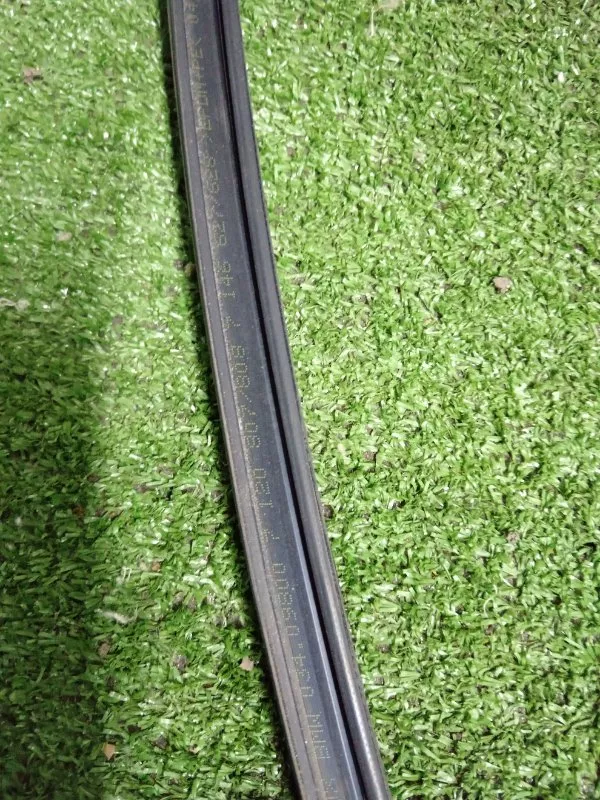 Уплотнитель стекла двери