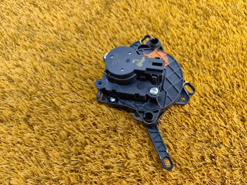 Моторчик заслонки печки