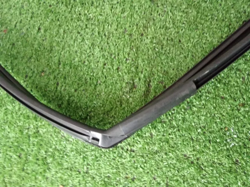 Уплотнитель стекла двери