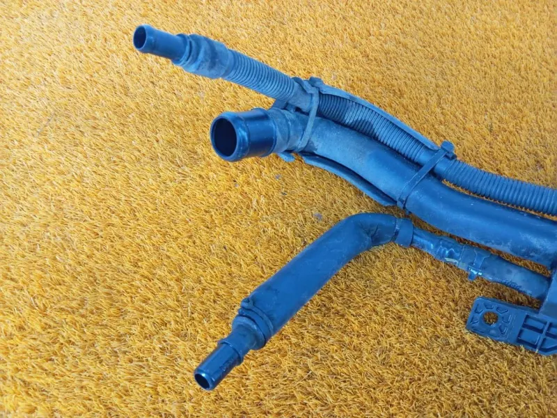 Горловина топливного бака