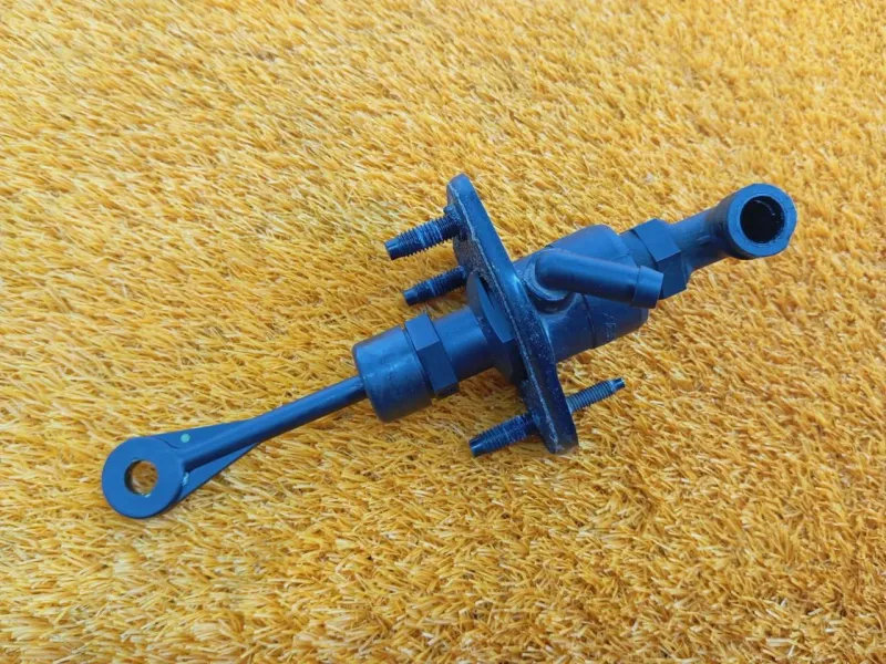 Главный цилиндр сцепления