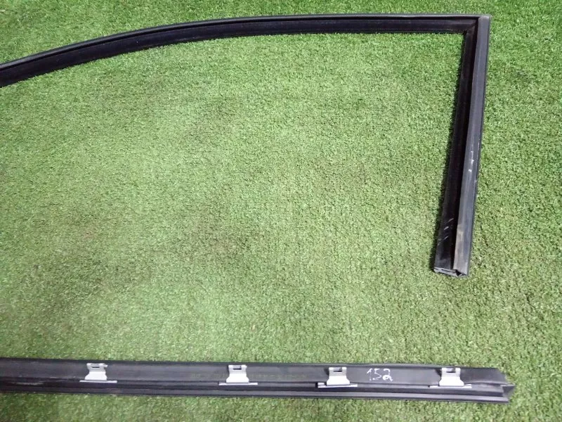 Уплотнитель стекла двери