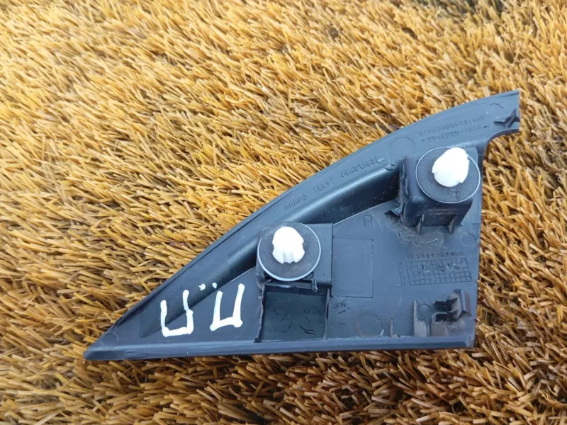 Уголок двери