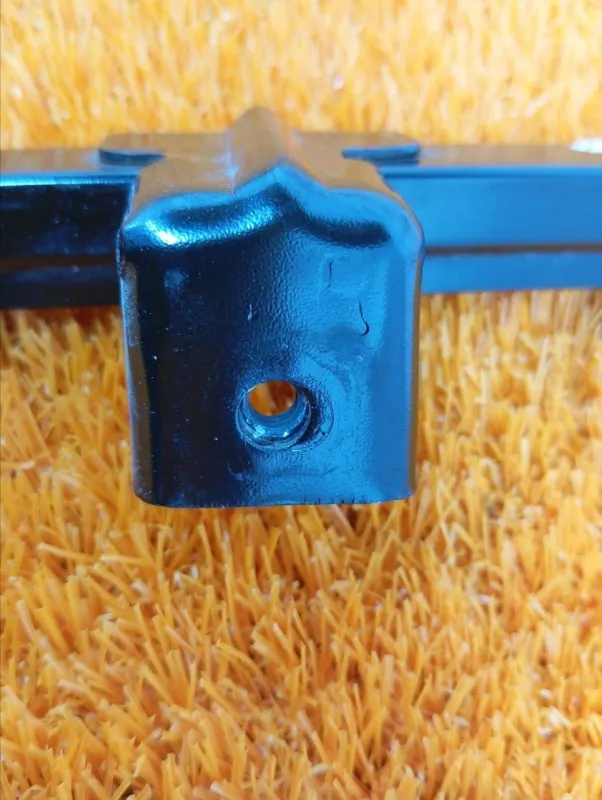 Направляющая стекла двери