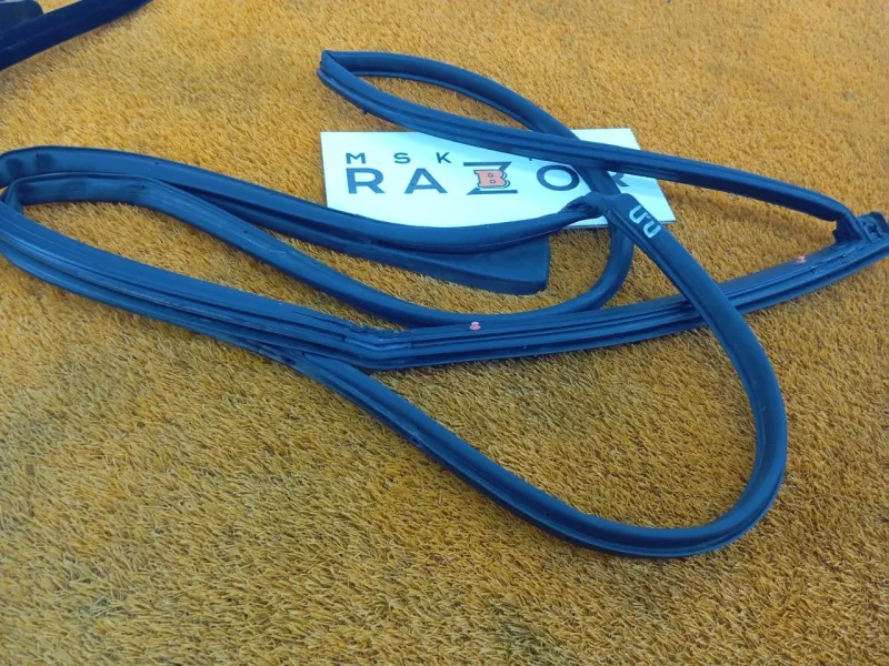 Уплотнитель двери