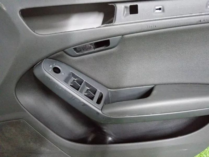 Обшивка двери Audi A5 2010 8T8867304EWFA 8T, передняя правая