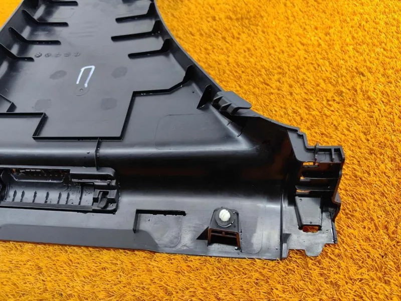 Обшивка центральной стойки