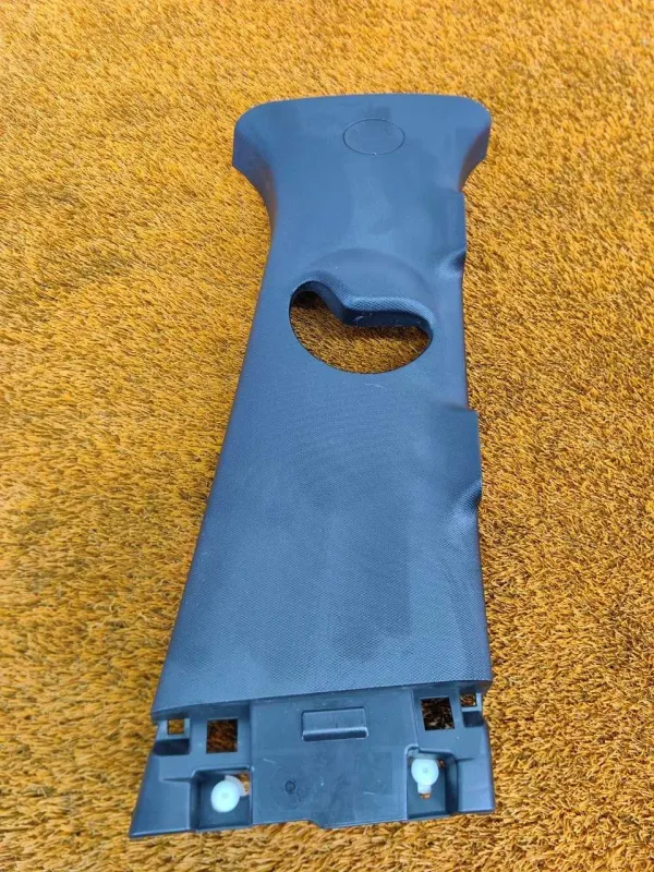 Обшивка центральной стойки