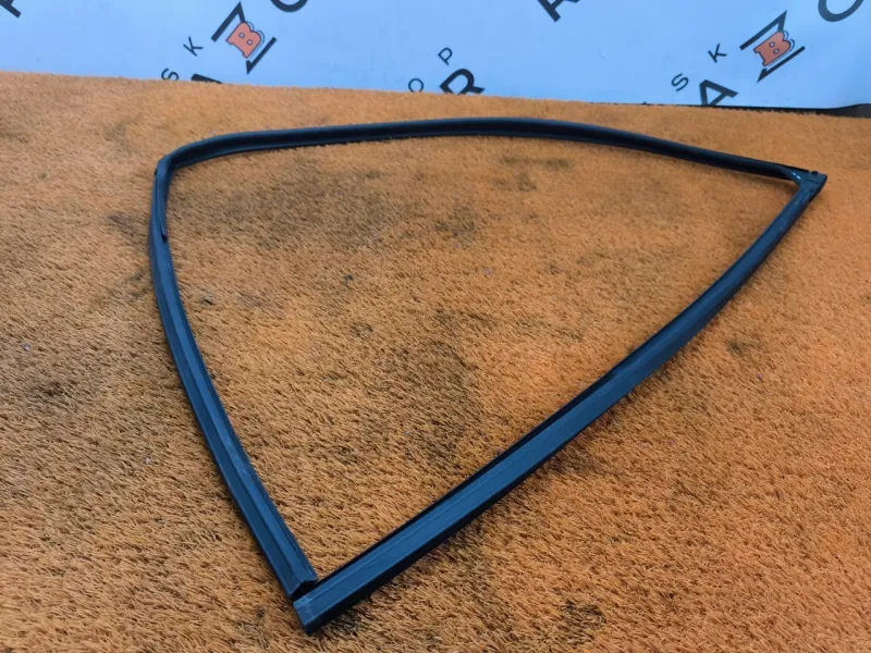 Уплотнитель стекла двери