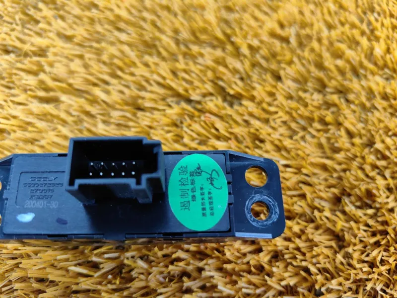 Кнопка обогрева сидений