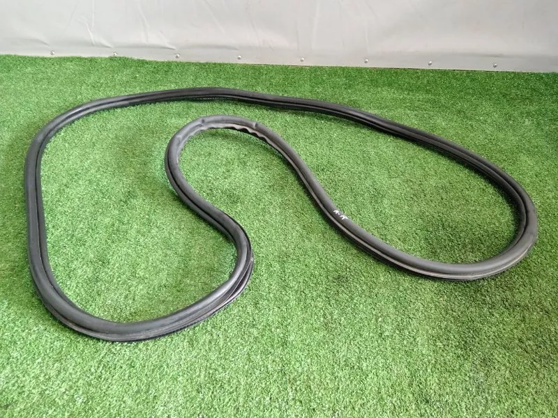 Уплотнитель проема двери