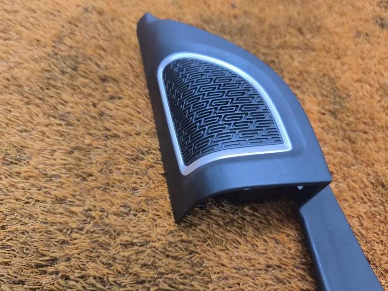 Уголок двери